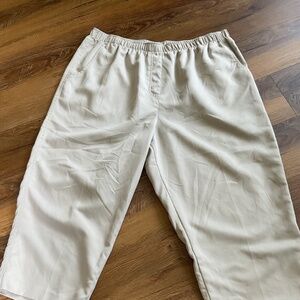 Kim Rogers Beige Capri Polyster Pants.  Elastic Waist. Size 18.